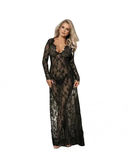 Vestido de encajes color negro.