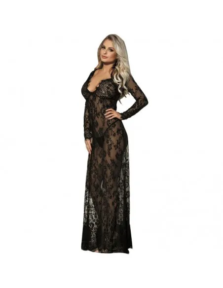 Un vestido negro y manga larga.